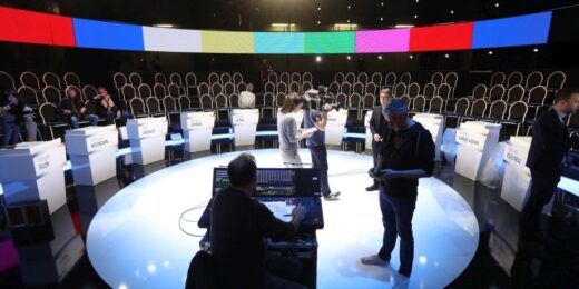 Le Studio De La Pleine Saint Denis Qui Accueillera Les 11 Candidats Ce Mardi Soir