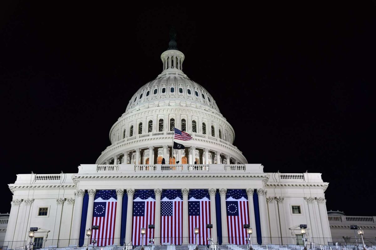 The Us Capitol Building In Washington Dc Sits 3eb028 1600