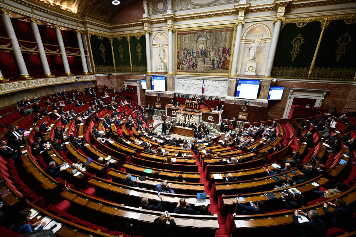 crise-climatique-deputes-eelv-warming-stripes-assemblee-nationale