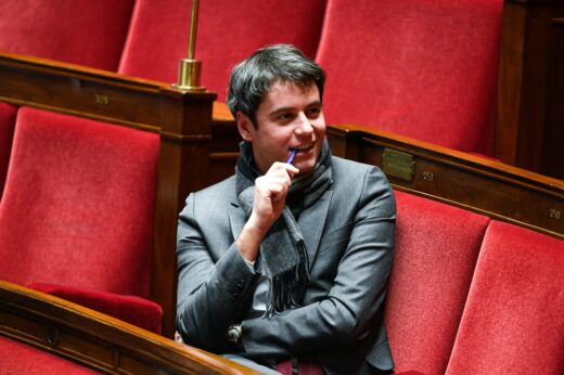 Uniforme-a-lecole-proposition-Gabriel-Attal