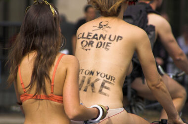 world-naked-bike-ride-lyon-sensibilisation-controverse