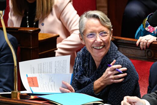 cigarette électronique, vapoter, Elisabeth Borne, Première ministre, Assemblée nationale, opposition, Insoumis, amende, loi, plan anti-tabac