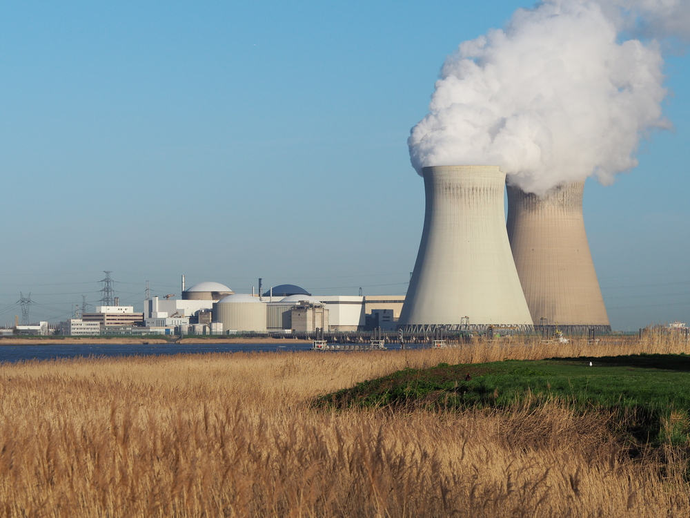 La centrale nucléaire de Doel, près d’Anvers, en Belgique, @Shutterstock